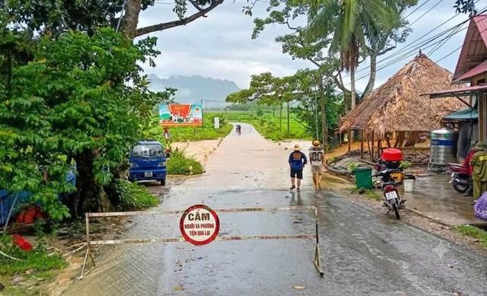 Mưa lớn khiến nhiều nơi ở Thanh Hóa bị cô lập, chia cắt (Ảnh CTV).