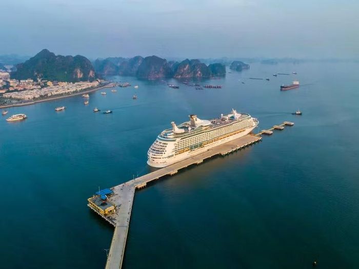 TỉnhQuảng Ninh trở thành thành phố trực thuộc Trung ương từ ngày 1/9. Trong ảnh là cảng tàu khach quốc tế Hạ Long nhìn từ trên cao. Ảnh: Sun Group.