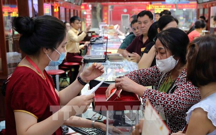 Cập nhật mới nhất giá vàng hôm nay 24/8. Ảnh: Trần Việt - TTXVN
