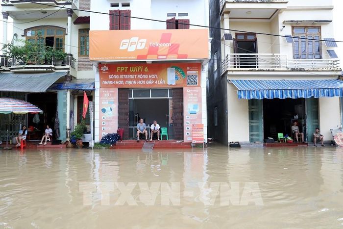 Khu dân cư thôn 1, xã Thất Khê, tỉnh Lạng Sơn bị ngập sâu, người dân mỏi mòn chờ nước rút. Ảnh: Văn Đạt - TTXVN