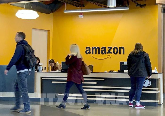 Nhân viên làm việc tại trụ sở Amazon ở Seattle, Mỹ. Ảnh: Kyodo/TTXVN