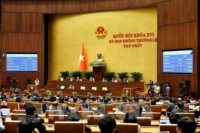 Quốc hội biểu quyết thông qua Nghị quyết của Quốc hội về việc thành lập thành phố Quảng Ninh. Ảnh: Doãn Tấn - TTXVN