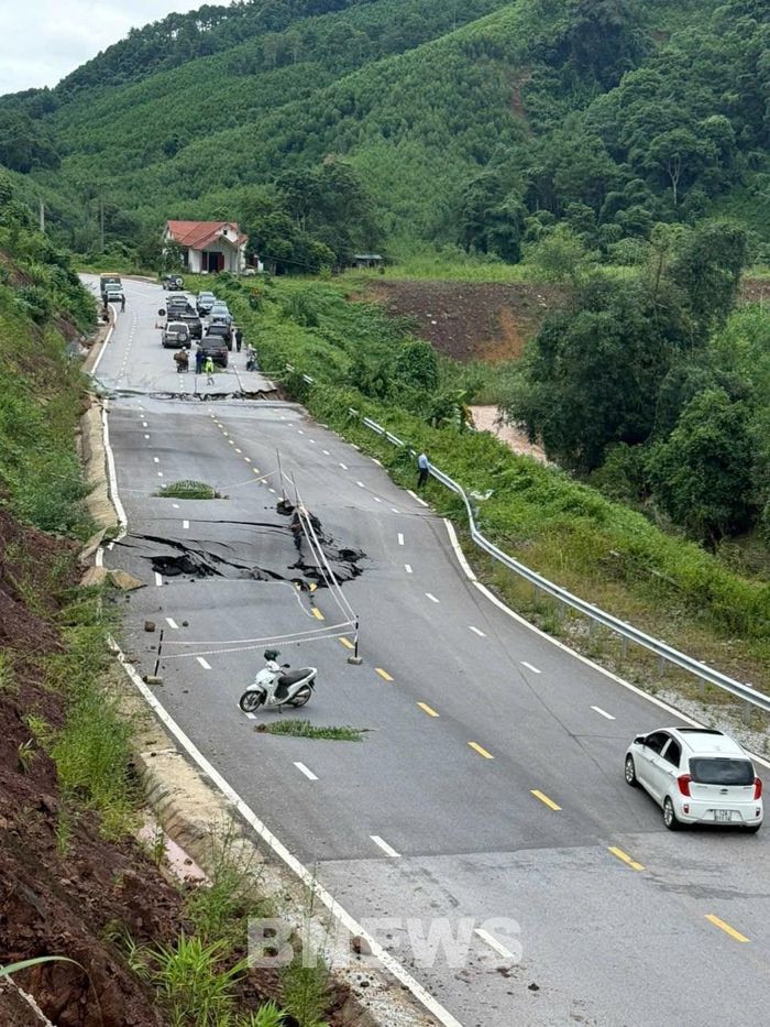 Mưa lớn gây hư hỏng nhiều tuyến đường quốc lộ. Ảnh: Bnews/vnanet.vn