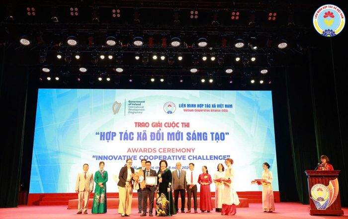 Ghi nhận xứng đáng cho những nỗ lực không ngừng nghỉ của cộng đồng các hợp tác xã. Ảnh: VCA