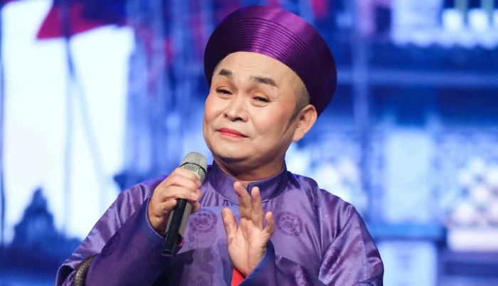 Mùi Phở đánh dấu bước chuyển đặc biệt của nghệ sĩ Xuân Hinh khi ông lần đầu đảm nhận vai chính điện ảnh sau nhiều năm gắn bó với sân khấu. 