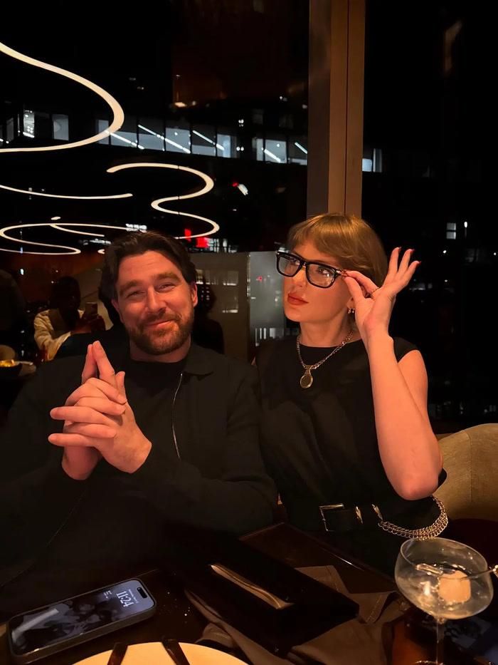 Taylor Swift và Travis Kelce chính thức kết hôn vào ngày 3/7. Cặp đôi tổ chức một lễ cưới quy tụ nhiều ngôi sao tại Madison Square Garden, New York.