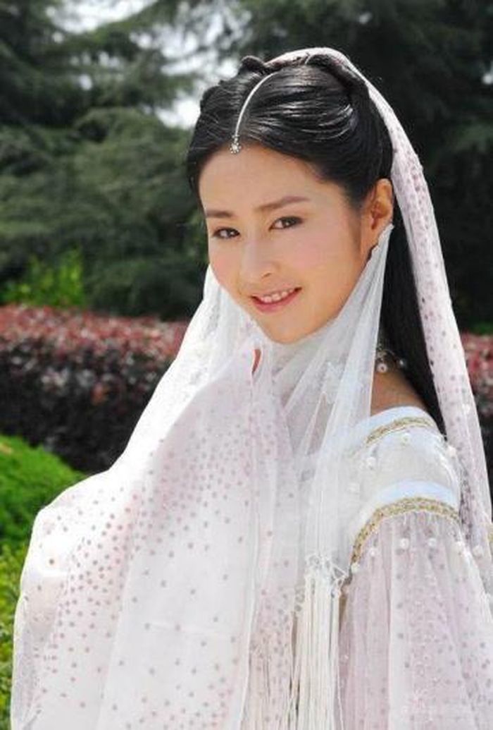 Kim Dung từng tạo nên một mỹ nhân khiến cả thế giới kiếm hiệp say mê bởi nhan sắc tuyệt thế.