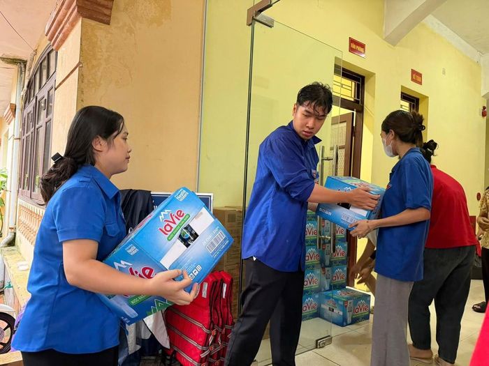 Tuổi trẻ Lạng Sơn huy động nguồn lực hỗ trợ bà con vùng lũ. 