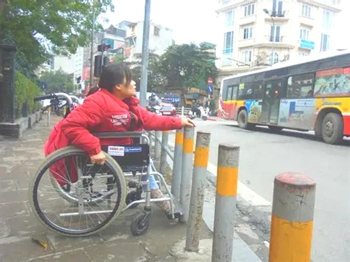 Một đô thị thực sự văn minh không được đo bằng việc có bao nhiêu công trình hiện đại, mà còn phải được đo bằng câu hỏi: Mọi người đều có thể sống độc lập, di chuyển an toàn và tham gia bình đẳng vào đời sống đô thị hay không?