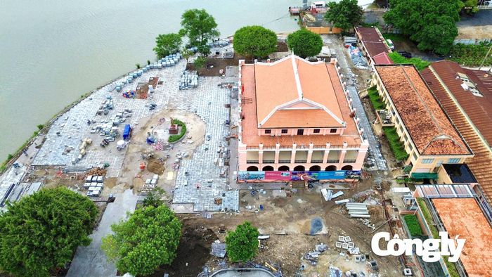 Trong tổng thể dự án, khu vực Bến Bạch Đằng cũng được định hướng tiếp tục chỉnh trang, bổ sung các không gian cây xanh và tiện ích công cộng ven sông. Các hạng mục như sàn ngắm cảnh, khu vực tiếp cận mặt nước và không gian sinh hoạt cộng đồng được kỳ vọng giúp người dân có thêm điều kiện tận hưởng cảnh quan sông Sài Gòn.