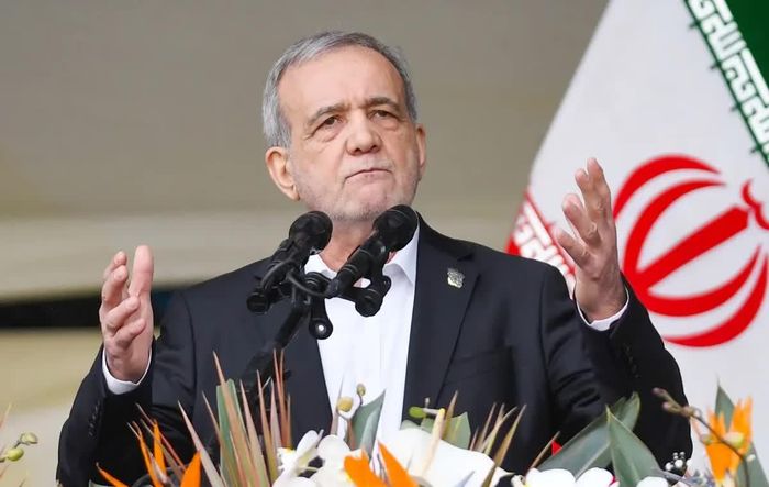 Tổng thống Iran Masoud Pezeshkian cho biết nước này đang phải đối mặt với một “cuộc chiến toàn diện” về kinh tế, quân sự và an ninh với “các kẻ thù”. Ảnh: Nationpathindia.