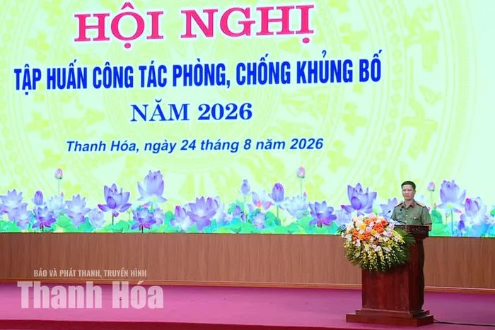 Lãnh đạo Cục An ninh nội địa, Bộ Công an truyền đạt nội dung về phòng, chống khủng bố tại hội nghị.