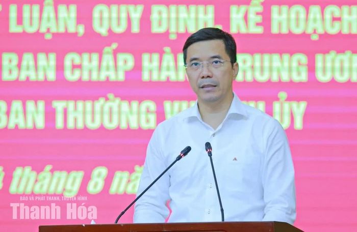 Phó Bí thư Thường trực Tỉnh ủy Nguyễn Hồng Phong phát biểu kết luận hội nghị.