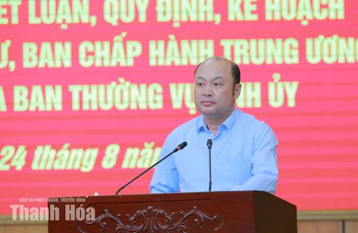 Phó Chủ tịch UBND tỉnh Cao Văn Cường quán triệt các nghị quyết, kết luận của Trung ương về phát triển kinh tế biển, sửa đổi Luật Đất đai, quản lý tín chỉ carbon, bảo vệ môi trường và chủ động ứng phó với biến đổi khí hậu trong thời kỳ mới.