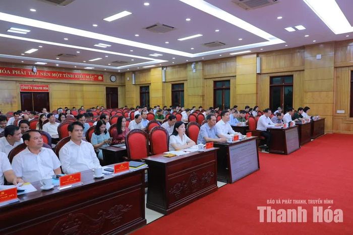 Các đồng chí lãnh đạo tỉnh và đại biểu dự hội nghị tại điểm cầu Tỉnh ủy.