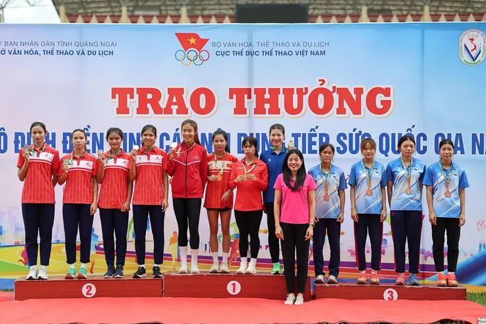 Đội tiếp sức 4x400m nữ của Thanh Hoá giành HCB ở hệ U20. Ảnh: Ban Tổ chức