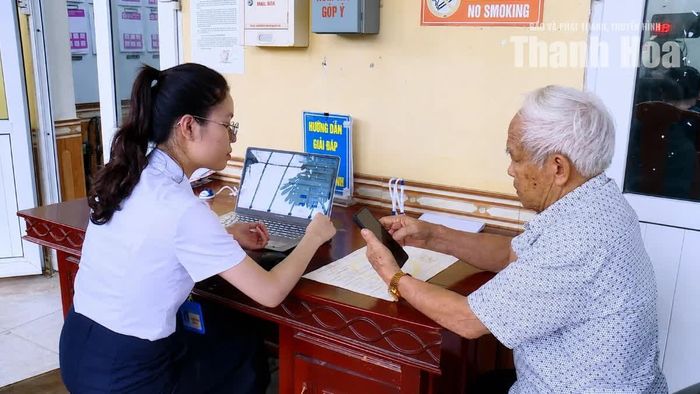 Với việc tái sử dụng dữ liệu và cập nhật tự động trên hệ thống, ông Lê Tiến Quang chỉ mất vài phút để hoàn thành hồ sơ thủ tục đất đai.