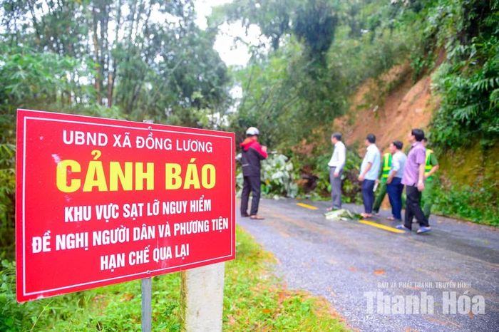 Chính quyền địa phương khuyến cáo người dân không tự ý tiếp cận hoặc tìm cách vượt qua khu vực sạt lở, đặc biệt trong điều kiện thời tiết tiếp tục có mưa, tiềm ẩn nguy cơ sạt lở.