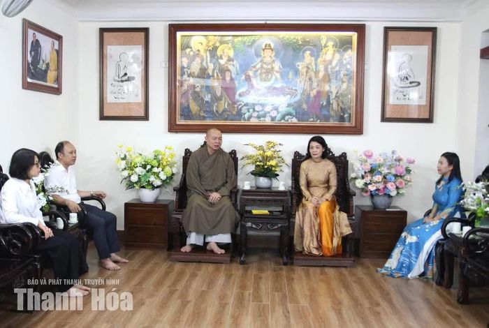 Đoàn công tác trao đổi, thăm hỏi Thượng tọa Thích Tâm Đức.