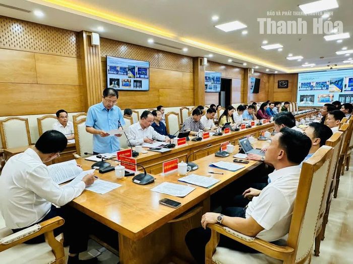 Đại diện lãnh đạo Sở Tài chính báo cáo tiến độ thực hiện các nhiệm vụ chuẩn bị tổ chức hội nghị.