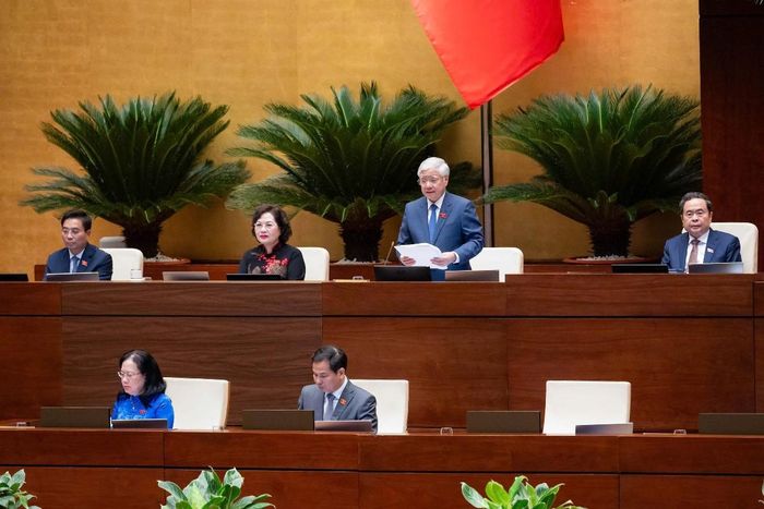 Phó Chủ tịch Thường trực Quốc hội Đỗ Văn Chiến điều hành Phiên họp. Ảnh: Quốc hội.