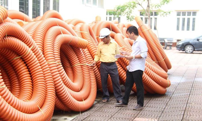  Nhà thầu tập kết vật tư về gần công trường dự án tái định cư khu 6,7,8,9. 
