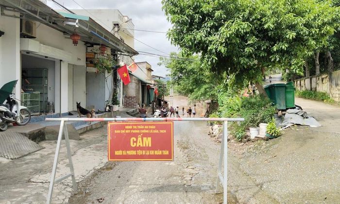  Xã Sơn Động lắp đặt biển cấm người và phương tiện di chuyển qua khu vực nước sâu. 