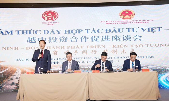 Đồng chí Phạm Văn Thịnh phát biểu tại tọa đàm.