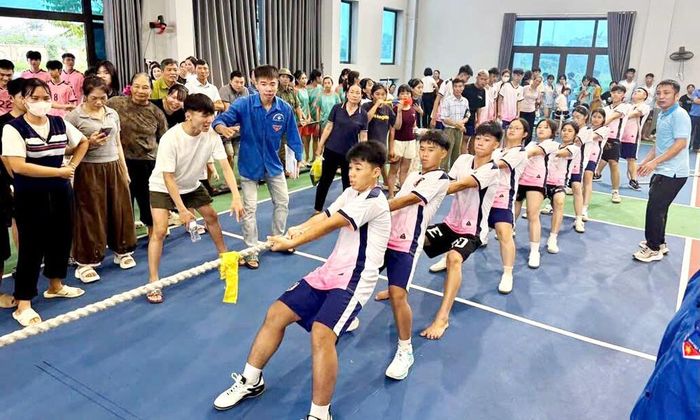 Phần thi kéo co tại Ngày hội.