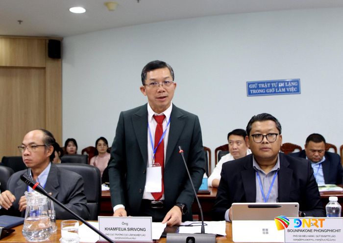 Phó Cục trưởng Cục Lâm nghiệp, Bộ Nông nghiệp và Môi trường nước Cộng hòa Dân chủ Nhân dân Lào Khamfeua Sirivong phát biểu tại buổi làm việc. Ảnh: TRỌNG HUY