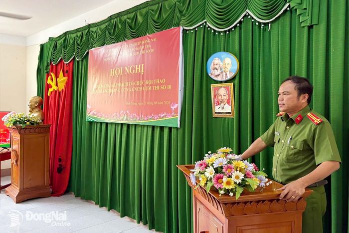 Thượng tá Nguyễn Minh Tàu, Phó Trưởng Phòng Cảnh sát PCCC và CNCH, Công an thành phố Đồng Nai phát biểu tại hội nghị.