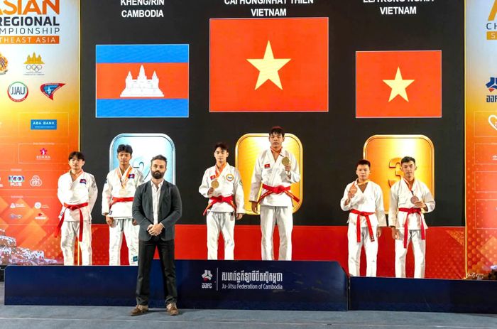 Hai vận động viên thành phố Đồng Nai Cái Hồng Phúc - Nguyễn Nhật Thiên giành huy chương vàng Duo nam hệ vô địch Giải Đông Nam Á. Ảnh: ĐVCC