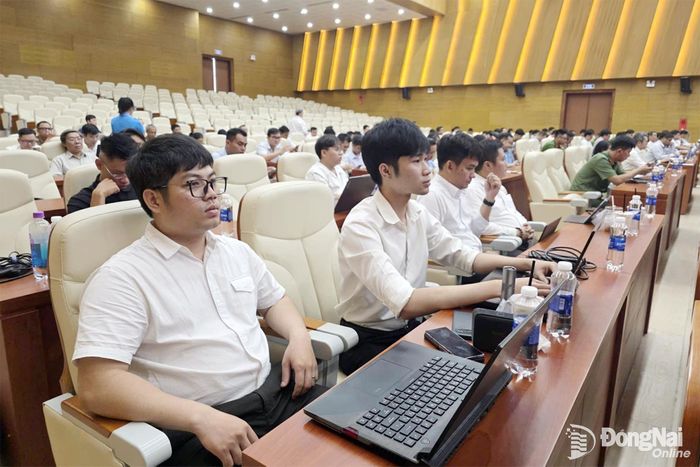 Các học viên là cán bộ các đơn vị, sở ngành, địa phương tham gia lớp tập huấn. Ảnh: Trần Danh