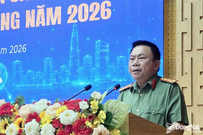 Đại tá Nguyễn Phương Đằng, Phó Giám đốc Công an thành phố Đồng Nai phát biểu chỉ đạo tại buổi khai mạc lớp tập huấn. Ảnh: Trần Danh