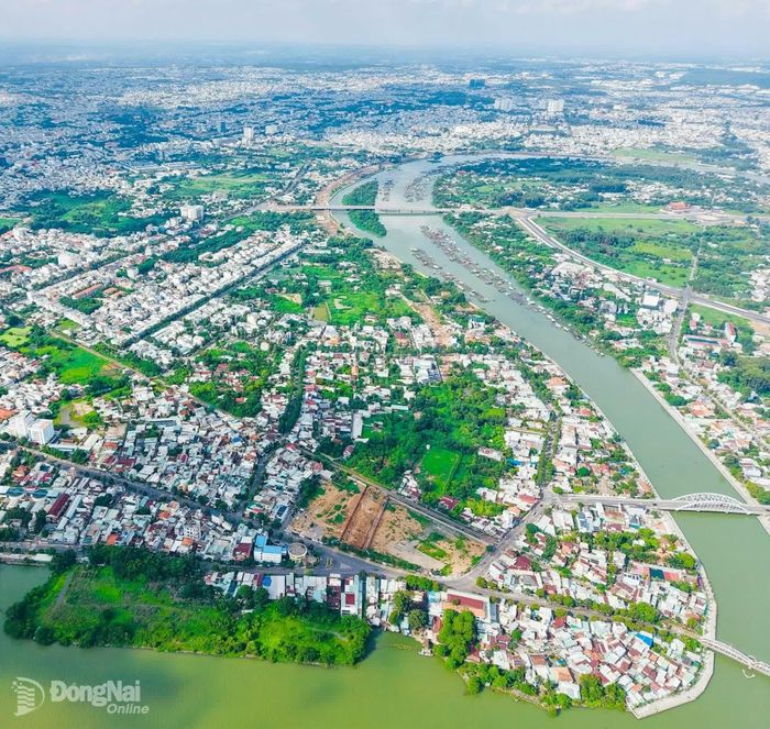 Khu vực ven sông Đồng Nai tại phường Trấn Biên, thành phố Đồng Nai được định hướng tái thiết trở thành đô thị sinh thái. Ảnh: Công Nghĩa