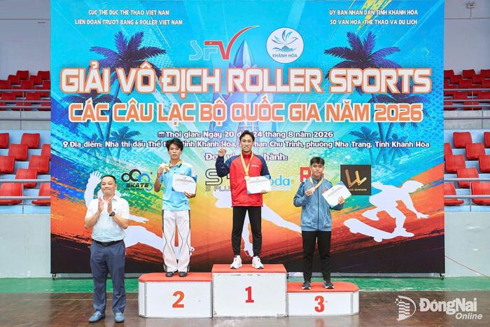 Vận động viên Phạm Đình Thuận (thành phố Đồng Nai) giành huy chương vàng nội dung speed slalom senior nam. Ảnh: ĐVCC