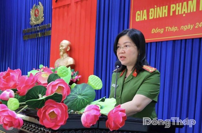 Thượng tá Trịnh Thị Quế, Phó Trưởng Phòng Công tác giáo dục, Cục C10, Bộ Công an phát biểu tại Hội nghị gia đình phạm nhân năm 2026.