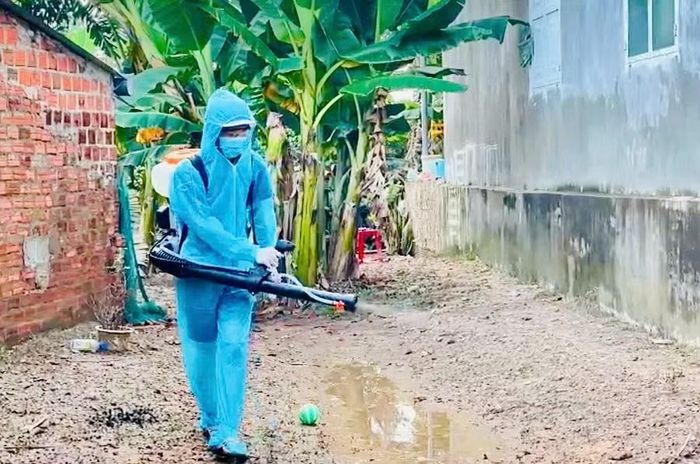 Trung tâm Kiểm soát bệnh tật tỉnh bảo đảm đầy đủ hóa chất, trang thiết bị và hỗ trợ chuyên môn cho các địa phương trong công tác phòng, chống dịch sốt xuất huyết. Ảnh: N.N