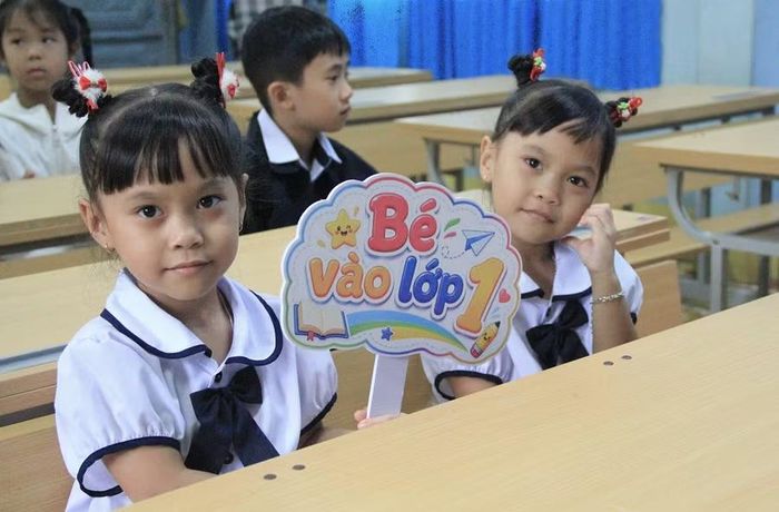  Học sinh lớp 1 hào hứng, tự tin ở ngôi trường mới. Ảnh: Hoàng Hoài 