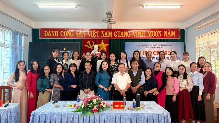 Hội thảo mở ra thêm cơ hội kết nối, chia sẻ kinh nghiệm giữa giáo viên Ngữ văn các trường THPT chuyên. Ảnh: N.N