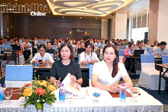 Đại biểu tham dự hội nghị.
