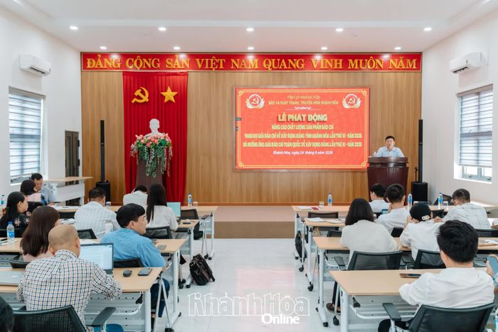 Quang cảnh lễ phát động.