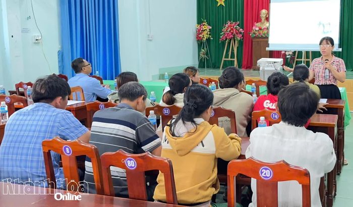 Quang cảnh lớp tập huấn.