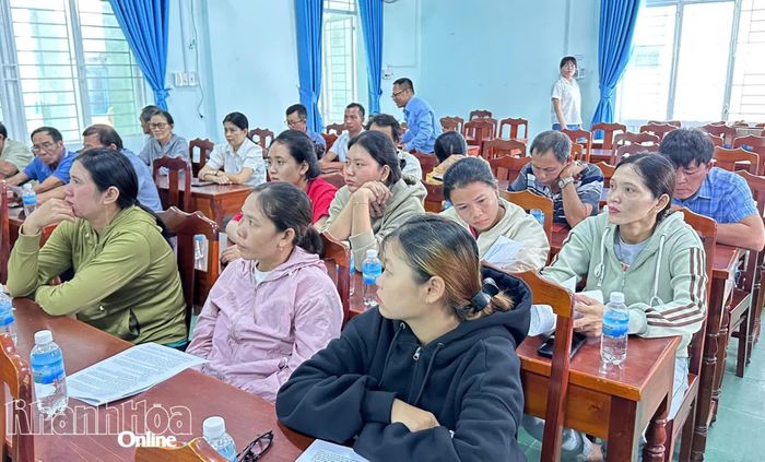 Các học viên tham gia lớp tập huấn.