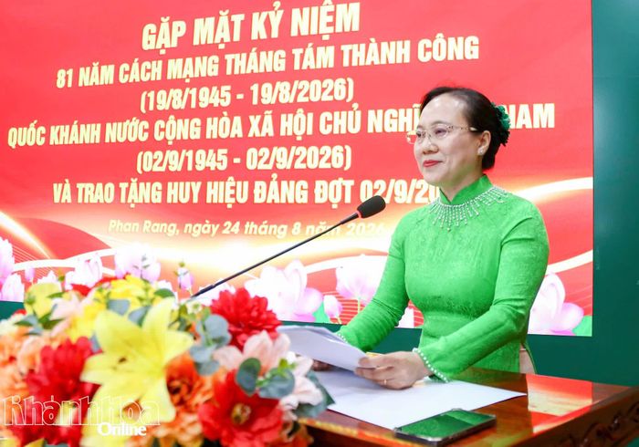 Bà Châu Thị Thanh Hà - Bí thư Đảng ủy, Chủ tịch HĐND phường Phan Rang trình bày diễn văn tại buổi lễ.