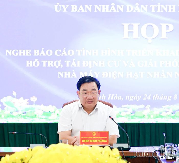 Phó Chủ tịch UBND tỉnh Trịnh Minh Hoàng phát biểu chỉ đạo tại cuộc họp.