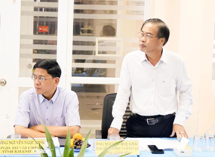 Lãnh đạo Sở Giáo dục và Đào tạo phát biểu tại buổi làm việc.