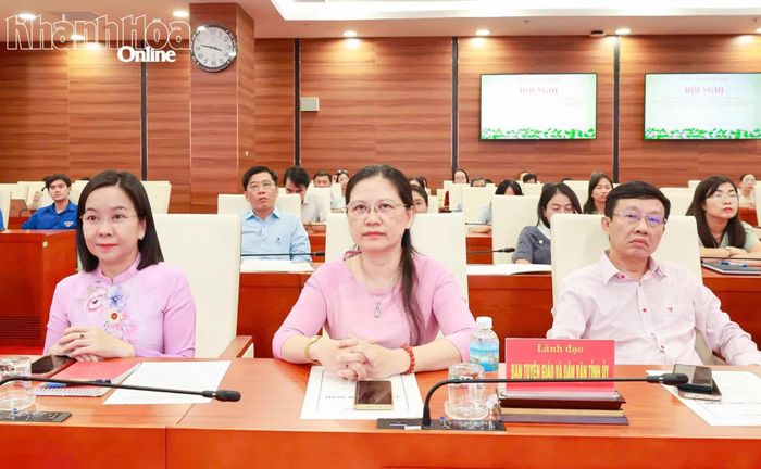 Các đại biểu tham dự hội nghị.