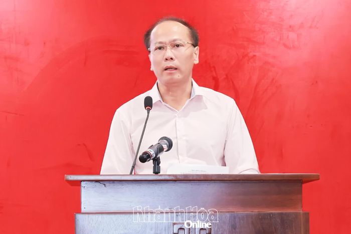 Đồng chí Nguyễn Khắc Hà phát biểu tại hội nghị.