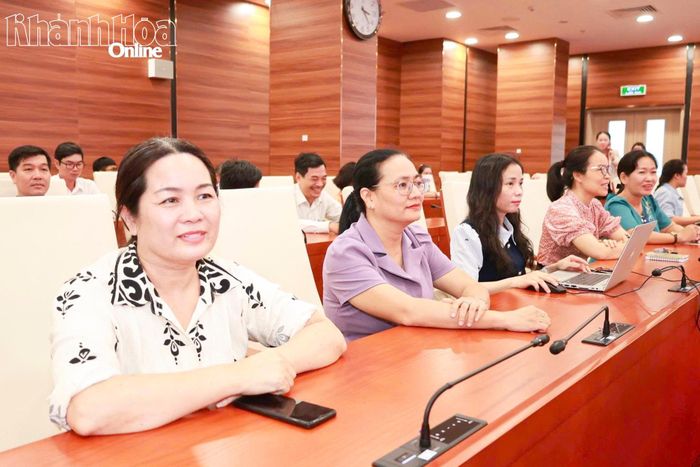 Các đại biểu tham dự hội nghị.